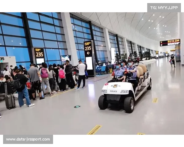 多支队伍转机受阻 火山灰弥漫致意大利航班大面积延误